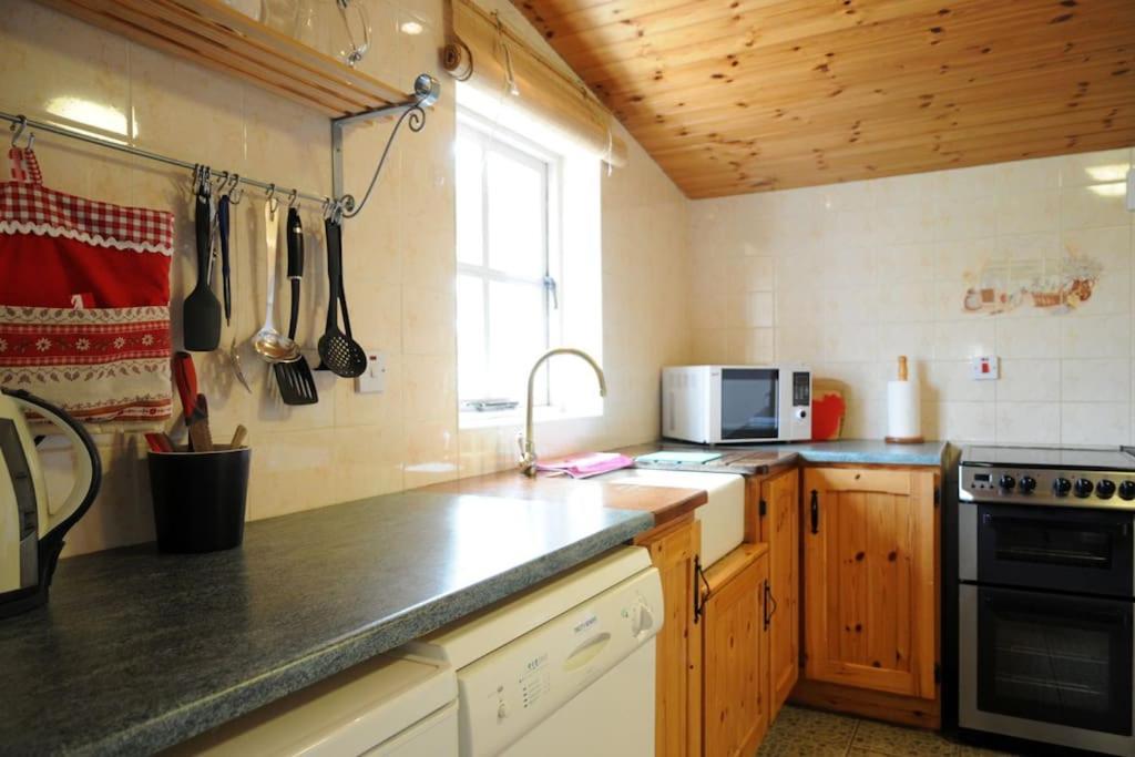 Cottage Skelligs Coast, Ring Of Kerry Cahersiveen Exterior photo